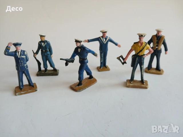 Стари пластмасови полски фигурки моряци.