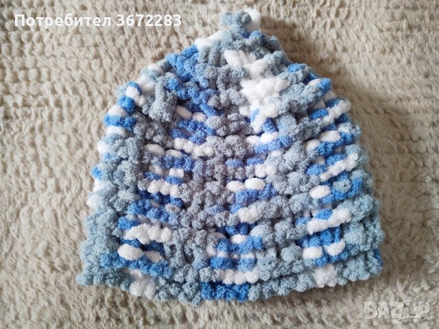 Ръчно плетена шапка от мека прежда с две лица, снимка 3 - Шапки - 44030716