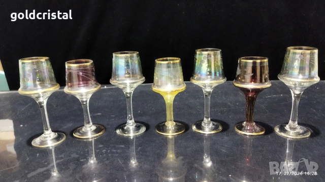 Стари стъклени чаши чашки