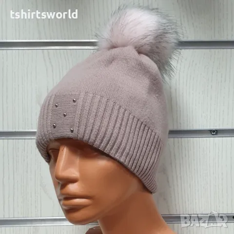 Нова зимна дамска шапка с камъчета с пух/помпон в розов цвят