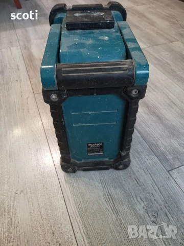 Кутия радио Макита, снимка 4 - Радиокасетофони, транзистори - 53457153