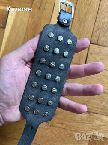 Кожена гривна със метални шипове и закопчалка , снимка 4 - Гривни - 50995494