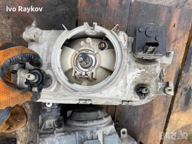 Десен фар за Volvo V40, снимка 2 - Части - 49254912