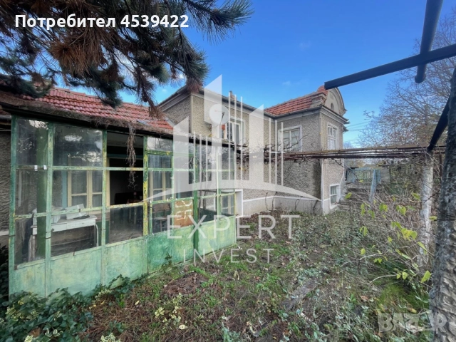 КЪЩА С ГОЛЯМ ДВОР! СЕЛО ВЕТРИНО!, снимка 2 - Къщи - 52526617