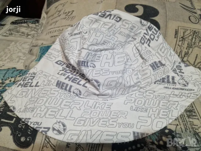Чисто новa идиотка шапка на Hell, снимка 2 - Шапки - 41849372