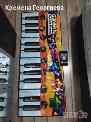 Гигантско пиано за под 