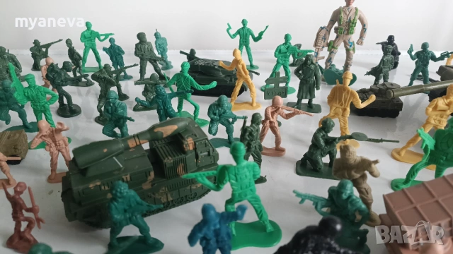 Стари играчки, войници, танкове и други екшън фигури , снимка 8 - Фигурки - 53454971