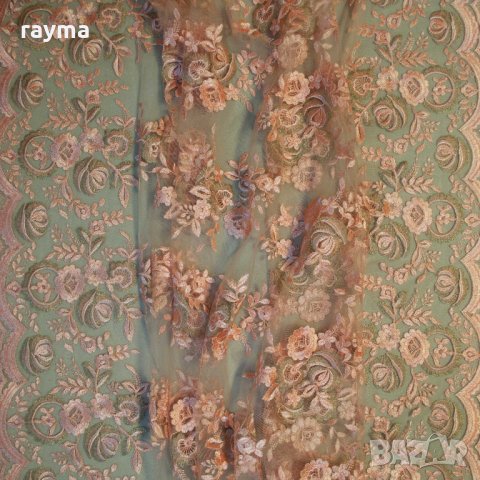 ELIE SAAB оригинална релефна дантела цвят корал и златно ламе, снимка 11 - Платове и дамаски - 27180397