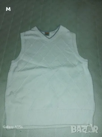 Бял пуловер