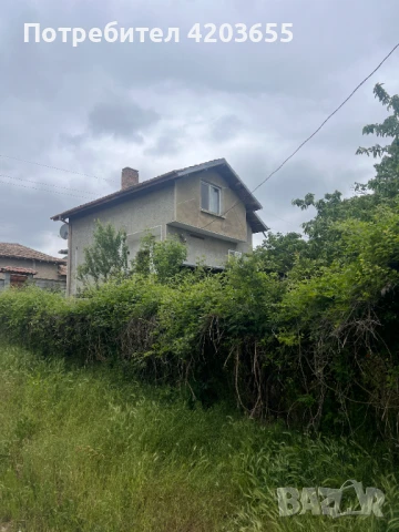 Къща на два етажа с двор, снимка 1