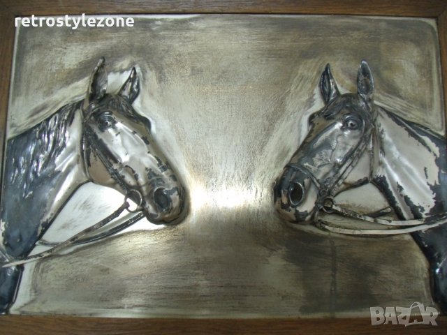 № 5503 старо метално барелефно пано с дървена рамка  - НВ  - метал / дърво  -, снимка 2 - Други ценни предмети - 33665322