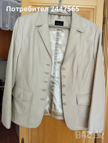    Две кожени  дамски якета(сако).