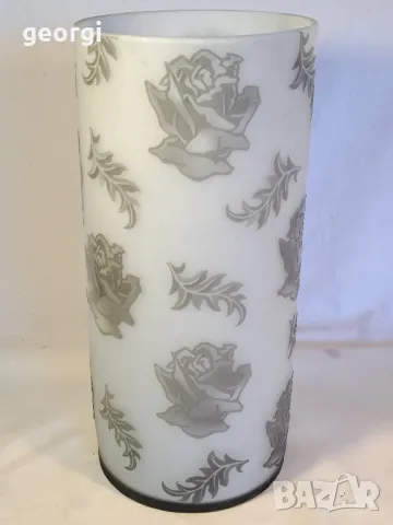 голяма стъклена ваза с рози 24/1