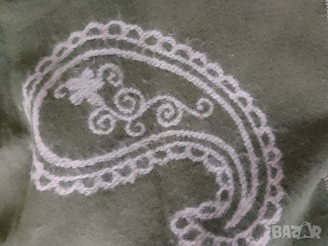 Два шала- зимен и пролетен с размери 180/63 см, снимка 4 - Шалове - 43620184