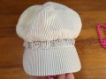 Детска шапка с козирка , снимка 1 - Шапки, шалове и ръкавици - 36690102