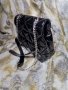 Лачена чанта с дръжки, снимка 1 - Чанти - 35001667