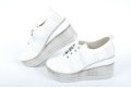 Бели дамски обувки на платформа от естествена кожа