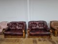 Кожени дивани цвят бордо две двойки с дървен обков, снимка 1 - Дивани и мека мебел - 39945175