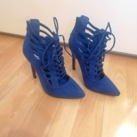 Уникални сини обувки с високи токчета с връзки и червена подметка - 37 размер, снимка 2 - Дамски обувки на ток - 44884995