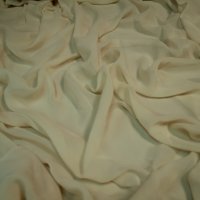 Плат италианска светло бежова коприна – жоржет шифон, снимка 1 - Рокли - 34922962