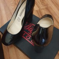 Обувки , снимка 3 - Дамски обувки на ток - 43095747