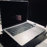 MacBook Air 13", Apple M1, RAM 16GB, SSD 1TB, В ГАРАНЦИЯ до 18.04.2026г., снимка 3 - Лаптопи за работа - 32622274