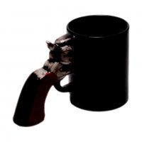 Код 93404 Забавна керамична чаша за топли напитки с принт и дръжка - револвер. Чашата се предлага в , снимка 2 - Чаши - 37021256