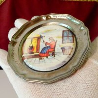 Немска чиния за хапки с картина Предене на вълна. , снимка 3 - Антикварни и старинни предмети - 33267745
