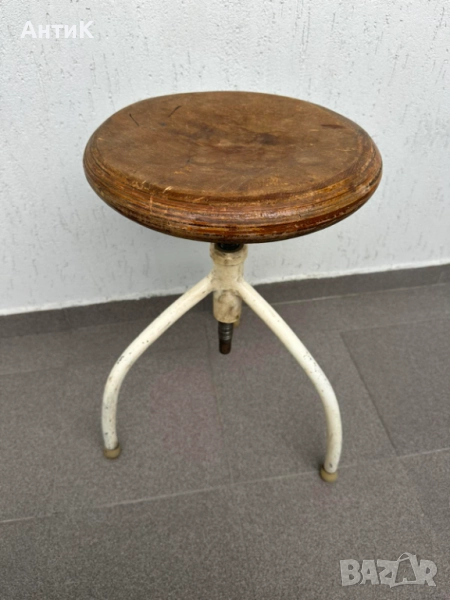 Винтидж Медицинско Столче на Винт Индустриално, снимка 1