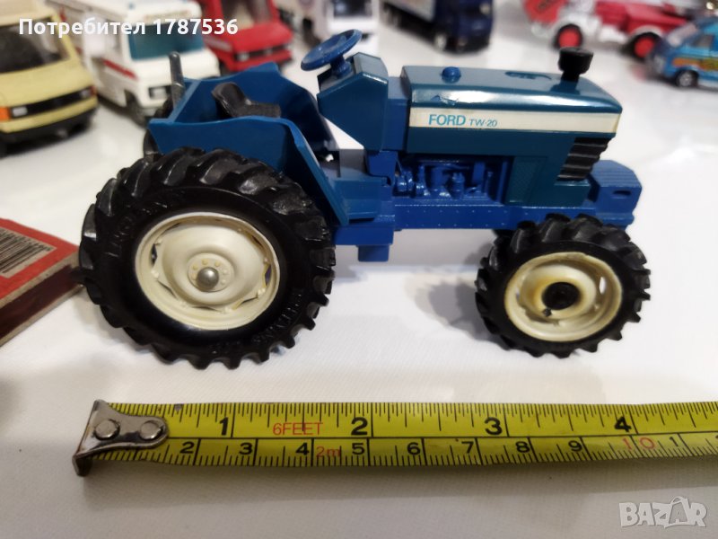 COLLECTIBLE TRACTOR MODEL FORD TW-20 PRODUCED BY BRITAINS активно кормило и теглич.  ,състояние види, снимка 1