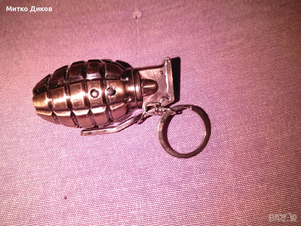 Ключодържател граната лимонка с фенер и лазер нова, снимка 1