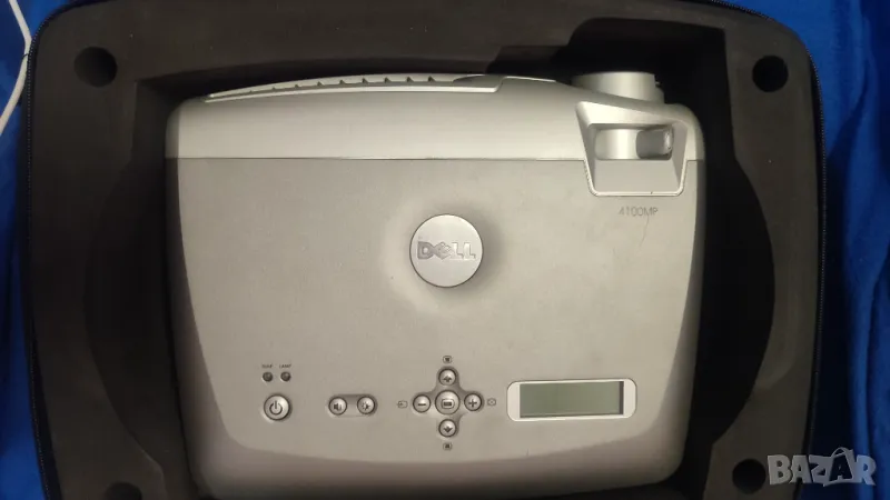 Отлично работещ видео проектор DELL с куфар, дистанционно и кабели. Прожектор за компютър / лаптоп, снимка 1