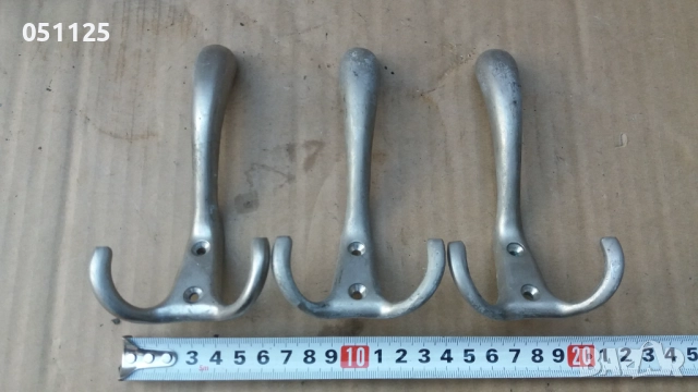 масивни бронзови закачалки - 3 броя , снимка 2 - Антикварни и старинни предмети - 52605693