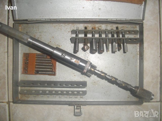 1982г-СССР/Руска Ръчна Реверсивна Отвертка с Накрайници-Комплект-Метална Кутия-Професионален-18Части