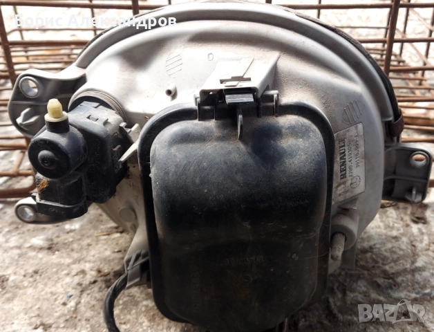 Фар, на Рено Туинго, снимка 2 - Части - 51540834