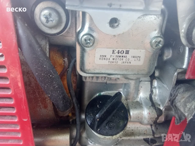 Малък портативен генератор honda, снимка 3 - Стяги - 51225997