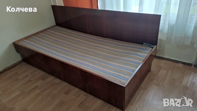 продавам стар модел дървена, разтегателна маса и диван, снимка 7 - Маси - 50673279