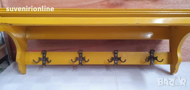 Дървена закачалка