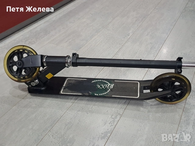 Сгъваема алуминиева тротинетка ESCAPE, снимка 8 - Скутери и тротинетки - 53383942