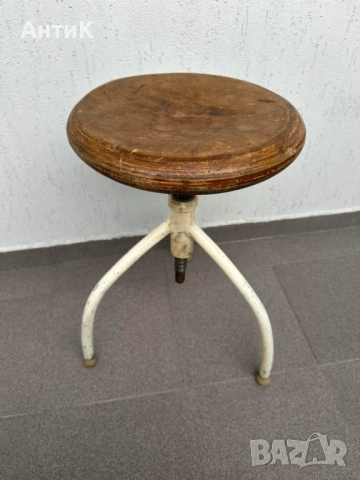 Винтидж Медицинско Столче на Винт Индустриално