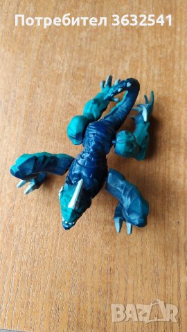 Продавам играчка дракон