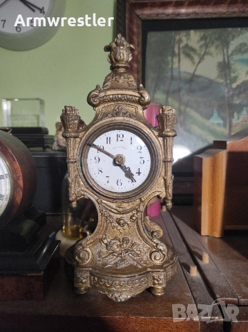 Стар Механичен Часовник с Махало