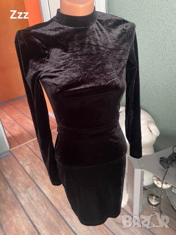 Дамска рокля с гол гръб