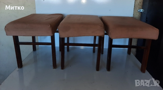 Дървени табуретки с мека тапицерия., снимка 2 - Дивани и мека мебел - 52935371