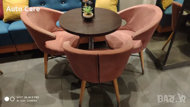 Продаваме запазени столове от заведение(Цена на стол 100.00лв имаме 20бр )(Цена на маса 160лв.