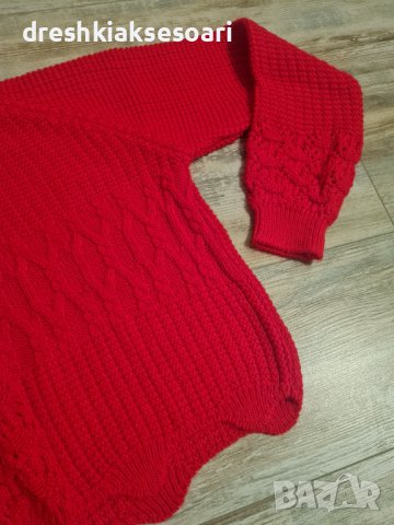Червен пуловер, снимка 2 - Блузи с дълъг ръкав и пуловери - 43480796
