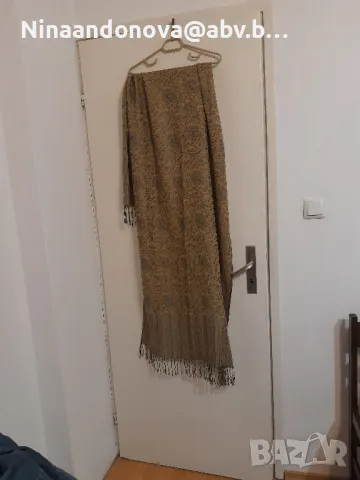 Шал, чисто нов