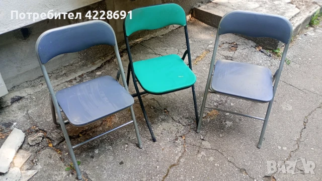 Продавам 4 ри сгъваеми стола + дървена табуретка 