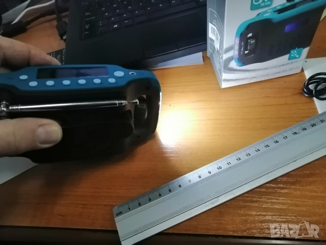 Радиоприемник FM/AM с динамо и соларна батерия. , снимка 7 - Радиокасетофони, транзистори - 53436899