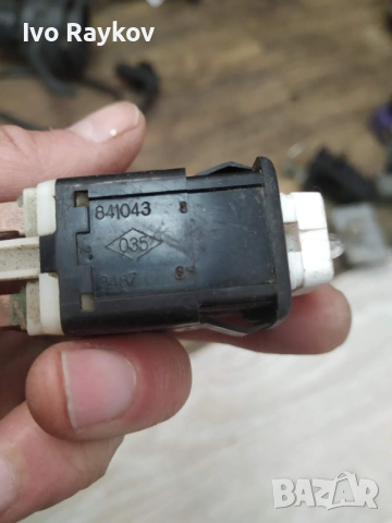 бутон за аварийни светлини на Renault Megane Scenic , 841043 , снимка 3 - Части - 53175448